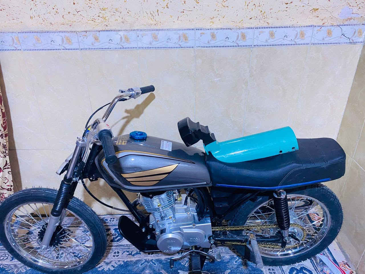 دراجه يراني تعمير توه شديناها لمحرك بعده مامشتغل دراجه كامله دك هندر وروح دراجه هسا بس كشن ماشاده وسيبايه دراجه بعدها بجيسها وانوه كلك دراجه كلك تعميره من سجاد لوكيل ولمحرك من حسين تزويد بصبخت لعرب سعر دراجه ٩٥٠ وبيها مجال رقم للتواصل ***********
