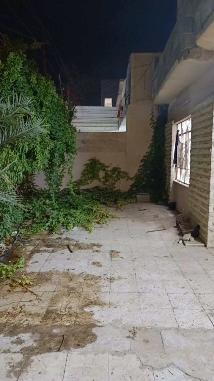 دار للايجار حي سومر بالقرب من 
مسجد الامام البخاري مساحة الدار 200 متر
 غرفتين نوم هول حمام مطبخ استقبال 
للاستفسار الاتصال على الرقم 
 ***********
