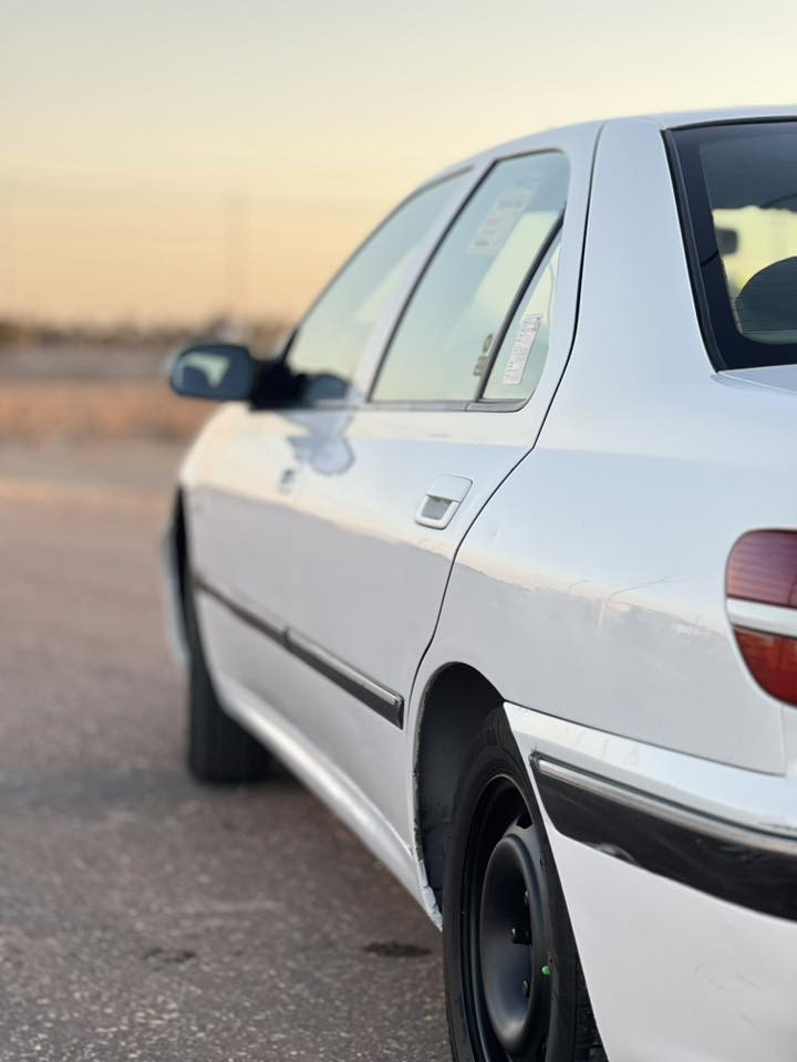 السلام عليكم 
للبيع بيجو فرنسي 406 محرك كير جديد 
رقم بغداد انكليزي بأسمي 
السياره بلاديه بدون صبغ 
تخم تاير جديد 
حداديه 
السياره مال جناي وجاهزه من كلشي 
السعر 65 وبي مجال مكاني حله رقمي ***********
