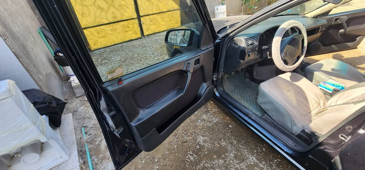 للبيع فكترا موديل١٩٩٤ اللون اسود رقم دولي بأسمي بدون خياس مكينة ١٦٠٠ حالة السيارة كما موضح بالصور للتواصل 
***********
