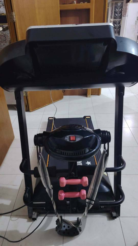 جهاز جري نظيف جدا 
مواصفات راقيه ويحتوي على هزاز تدليك
التواصل خاص او الاتصال بالرقم ***********
