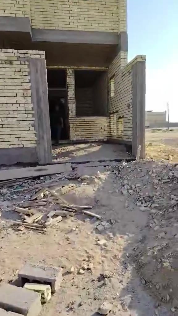 السلام عليك بيت للبيع المساحه 150 متر باقي تفاصيل اتصل وبل خدمه خلف مستشفى التركي للاستفسار ***********
