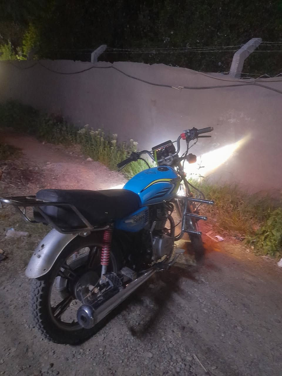 السلام عليكم
مرخصت مدير الگروب 
متاح دراجه سيفان 5 گير موديل،2022 دراجه تشتغل سلف وهندر دراجه بعدهاا بحيلها ما شالله ما ملعوب بلمكينه خلاص 🤝
الاتصال علا الرقم او وتساب *********** السعر 550 وبيها مجال حگ جيتك علمود ما تگولون اجيناك وما قدرتنه 
مكاني  تاجي منطقت الشيخ حمد اقرب نقطه داله جامع الشيخ حمد مقابيل نزلت جميل الويس ⁉️🏍
