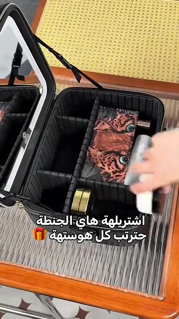 حقيبة مكياج مرايا - السعر ٢٥ الف - التوصيل ٥ الاف لجميع المحافظات  - للحجز عبر دايركت او الاتصال على *********** او ***********
