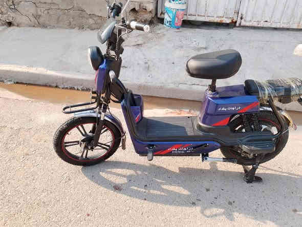 سلام عليكم من رخصة لادمن دراجه شحن حجم 20 العالي سعر 300 
رقم الهاتف ***********
