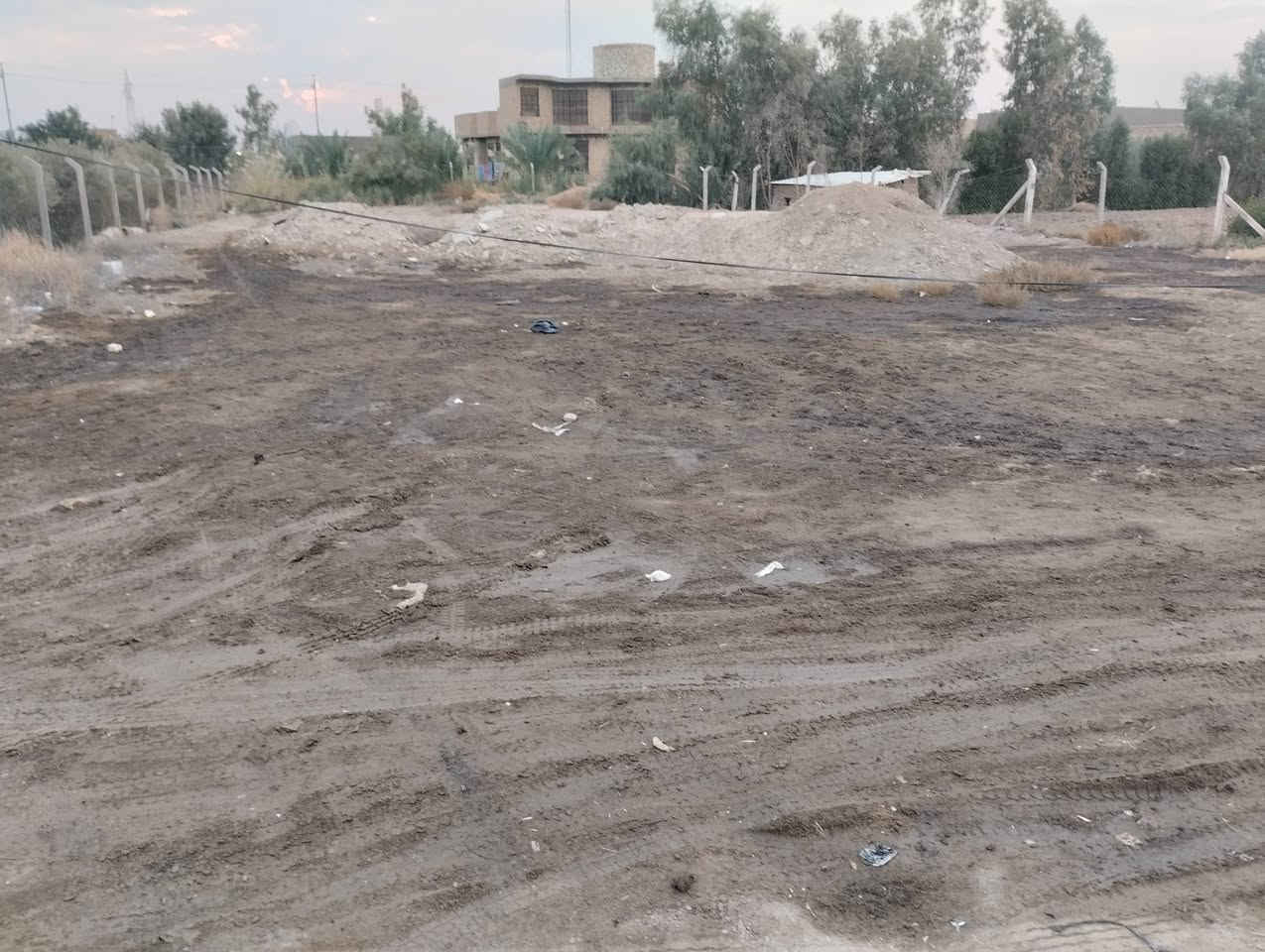 السلام عليكم للبيع قطعه ارض طابو زراعي سند 25 مداور المكان حي منصور ع المساحه 1000 متر *********** بي واتساب
