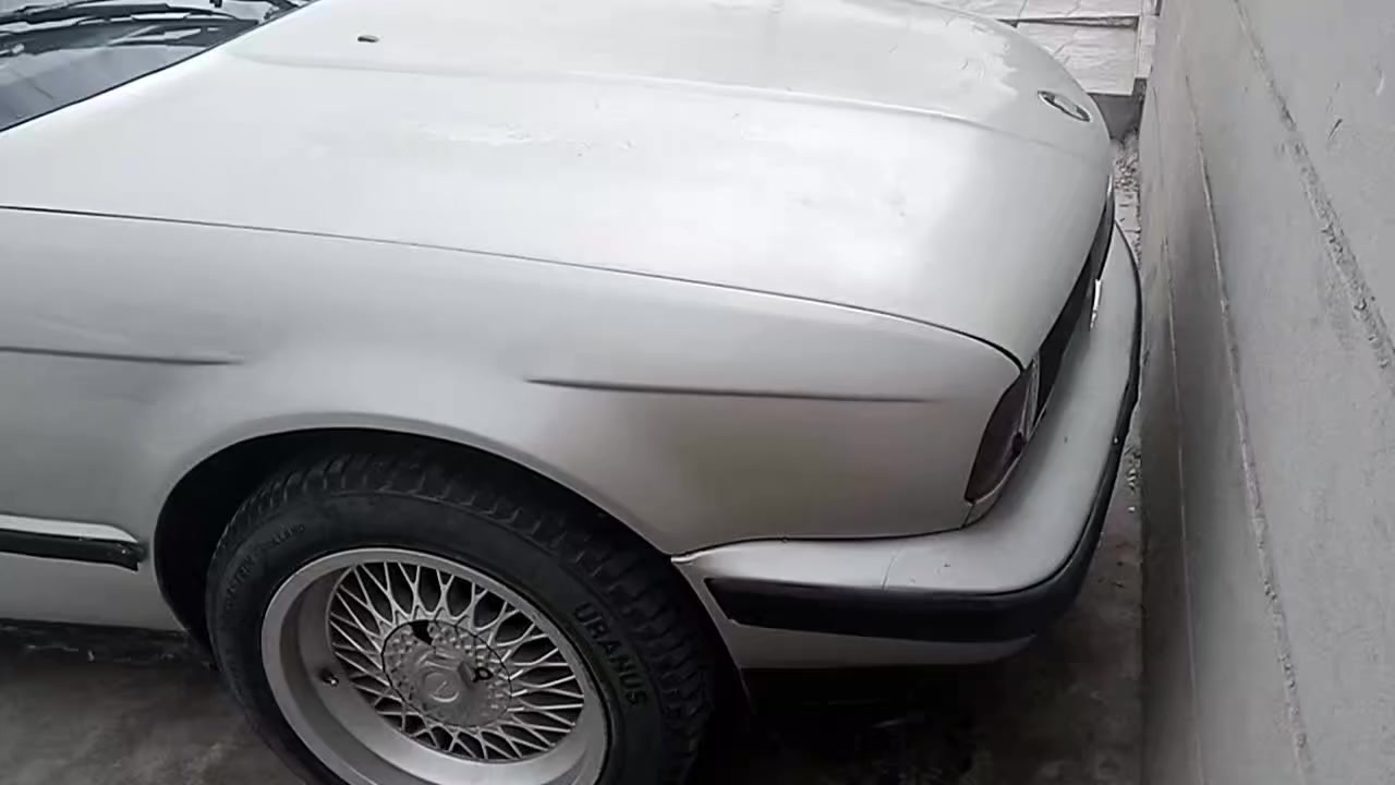 السلام عليكم
موديل 1991 رقم كركوك انكليزي كير ومحرك  محور  بطه السياره بدون اي ظربه باسمي سنويه جديده سعرها 40 ورقه مكاني كركوك رقم الهاتف ***********
