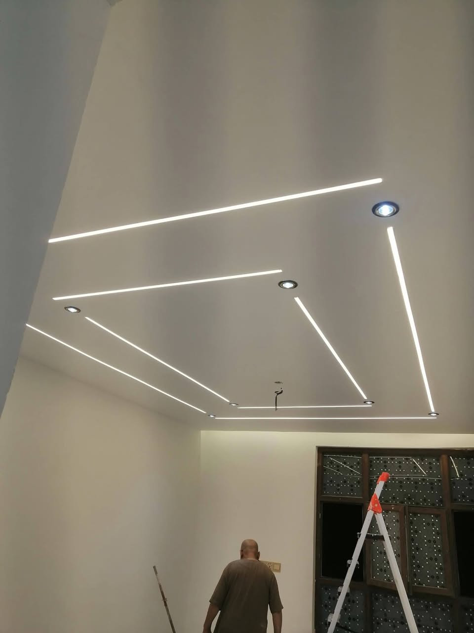 السلام عليكم صباغ اشتغل جميع أنواع الاصباغ داخلي خارجي
و جميع نواع الديكور سقوف ثانوية تغليف جدران بديل الرخام بديل الخشب شيبورد بديل الحجر جبس بورد 

 مكاني ديالى بعقوبة ***********واتساب
