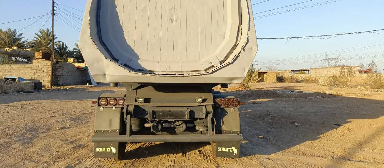 السلام عليكم مقطوره حوضيه دناكير أوربي 18 مدور شاصي 22 طوله 7و30 ذرعه 22 تخم تاير جديد بريك جديد ماعايزه كلشي البدي فافون وزنها 7ونص السعر135وبيه مجال ***********
