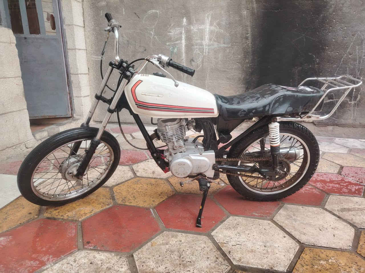 السلام عليكم ايراني ادوات موديل2018 للبيع الدراجه عوزها شوي ترتيب مكينة مكفولة لاتبخير ولا تنقيص شرط فصلة ومعدل مستعجل ع البيع السعر 275 للاستفسار ***********
