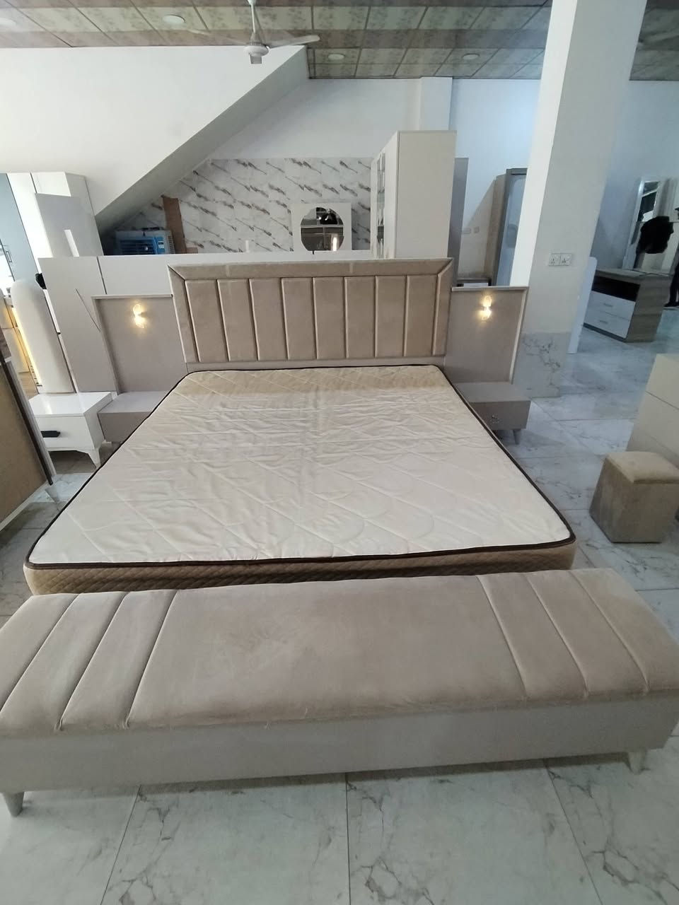 غرفه نوم تركي 10قطع مستعمل 15يوم ويا دوشك للستفسار ***********
