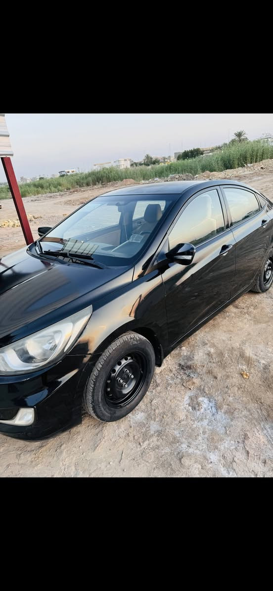 , السلام عليكم
اكسنت خليجي 2015 محرك 1600 رقم كربلاء بأسمي 
بدون صبغ وضربه فقط بارد ماشية 150 الف 
السعر 97 وبيه مجال
***********
