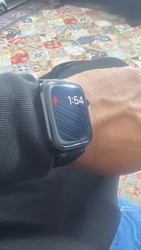 ساعه ابل جيل التاسع البطاريه 94 ذاكره 64 وياها خمس سيوره وياها كارتونه...