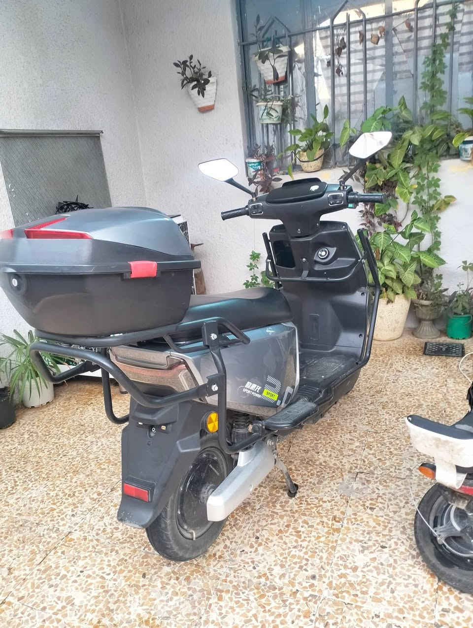 السلام عليكم ماطور شحن ماتركس مدرع عدد بطاريات سته بريكات دهن فول فول مواصفات سعر550وبي مجال التواصل خاص او عل رقم***********
