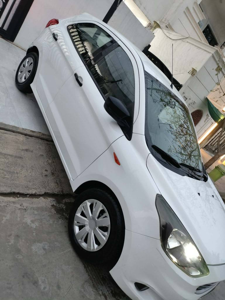 سلام علیکم للبيع سياره فورد فيجو 2018 گير اوتو مكينه 16بدون توربو المرغوب سنويه جديد نافذه لغاية 2028/3/20
سياره بي جامرلغ سائق مبدل تجاري وباب سائق صبغ بدون دواخل تايرات جديده رقم اربيل شرط تحويل وغرامه
وكير محرك بشرط داخلها نضيف جدا 
 السعر 90وبي مجال عنوان السياره كركوك تواصل على الرقم *********** كركوك, العراق
