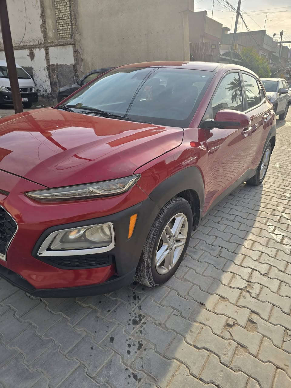 السلام عليكم للبيع كونا 2021 وارد أمريكي رقم اربیل مكينه 2000 دوش مواصفاتها شاشه كامره رادار تحديد مسار قياده ذاتيه فور ويل وباقي المواصفات المعروفه السياره حلوه وحادثها موضح أمامكم بالصور رايدها ب128 للاستفسار الاتصال ***********
