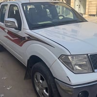 نيسان نيفارا موديل 2014 خليجي السيارة ماشية 141 ألف المحرك مفتوح الضرر...
