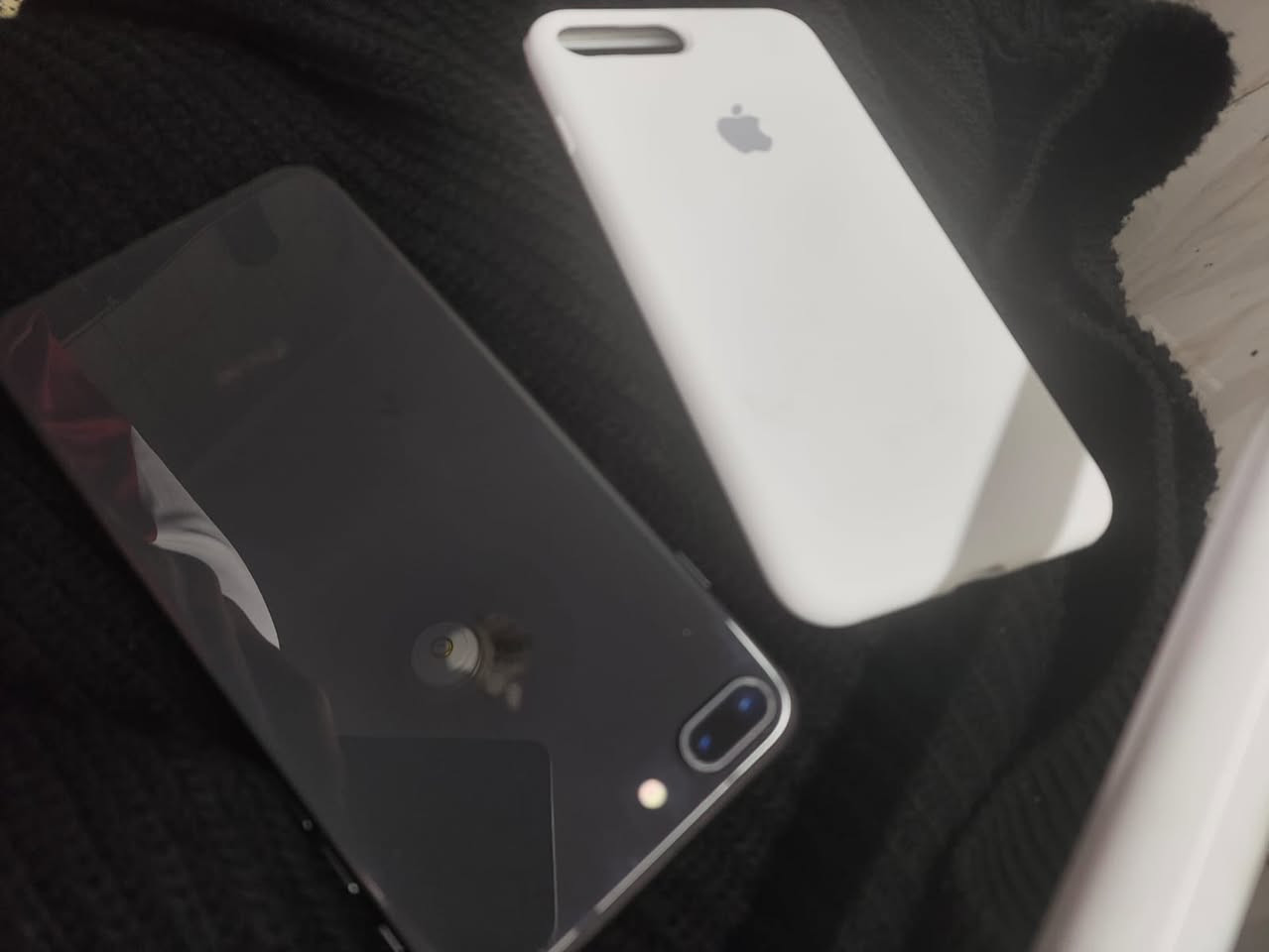 ايفون 8 بلاص جهاز ممفتوح ولا مصلح ذاكره 64 
بطاريه 75  بعد عل وضع الشركه  بلادي  سعر 140 الف مكاني بغداد دوره ***********
