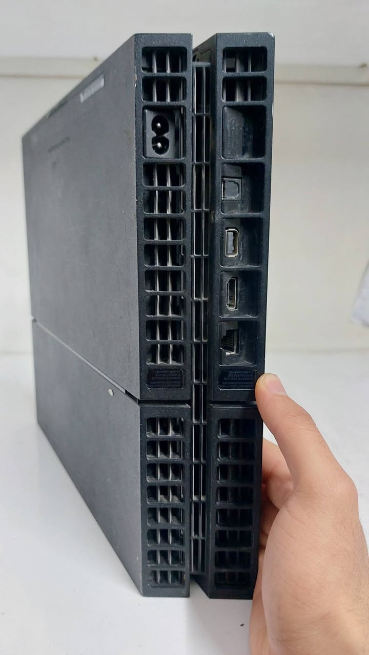 السلام عليكم👋
بلي فور فات 
 المساحة 500GB
يدة وحدة بيهة مشكلة بسيطة تصليحهة ميكلف ٥ الاف
مامفتوح
غراضة كاملة
📍المكان بغداد المنصور
السعر 140 وبي مجال
***********
