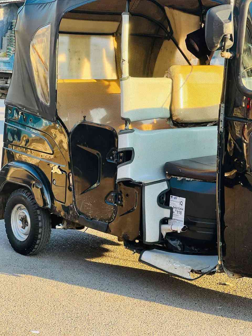 السلام عليكم شباب تكتك للبيع موديل 2021 شهر 12 رقم انكليزي و سنويه مكينه مكفوله تكتك كفاله بيها رصعه عل بارد الدوس قليل خياس تكتك بدون ضربه بدون صبغ تجي تشوف بعينك *********** مكاني بغداد حي العامل السعر 8250بيها مجال
