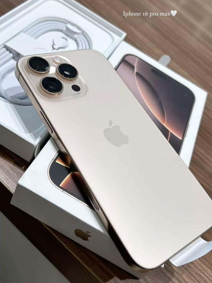 � للبيع | iPhone 16 Pro Max

🔹 الذاكرة: 512GB
🔹 حالة الجهاز: نظيف جداً – كأنه جديد
🔹 البطارية: 94٪
🔹 الاستخدام: خفيف
🔹 لا يوجد أي شخط أو خدش نهائياً
🔹 جميع الملحقات الأصلية موجودة (كرتون + شاحن)

📌 الجهاز شغال 100٪ بدون أي مشاكل
📌 فحص أي مكان يريده المشتري

💰 السعر: قابل للتفاوض بالمعقول 
📍 الموقع: بغداد - العامرية
📞 للتواصل: خاص / واتساب ***********
