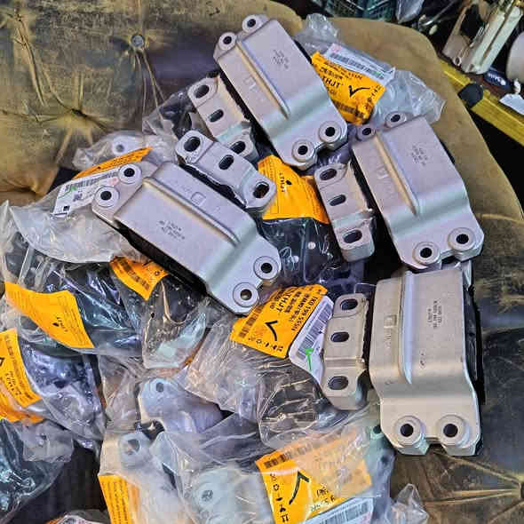 حمدالله تم وصوال وجبه جديده من قطع غيار السيارات فوكس فاجن أطلس وباسات وجيتا و بورا كركوك ساحه احتفلات بيت ألماني *********** يوجد توصيل جميع محافظات عراق ***********
