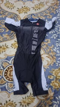 ملابس • السعر جوه الصور • للبيع