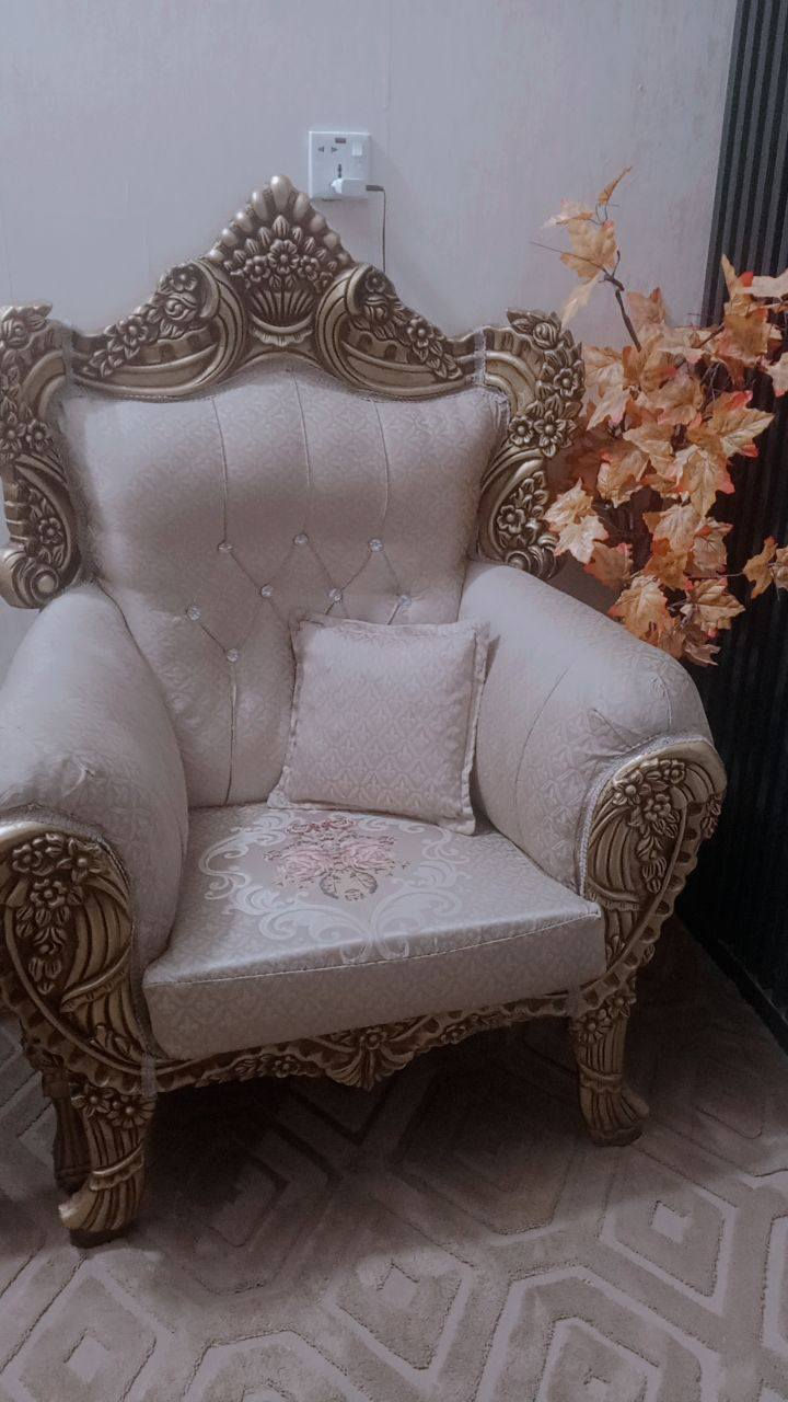 السلام عليكم تخم للبيع عشر مقاعد +طبلة وسطية + طبلتين جانبيتين السعر 375  سبب البيع ضيق المكان 
رقم الهاتف ***********
