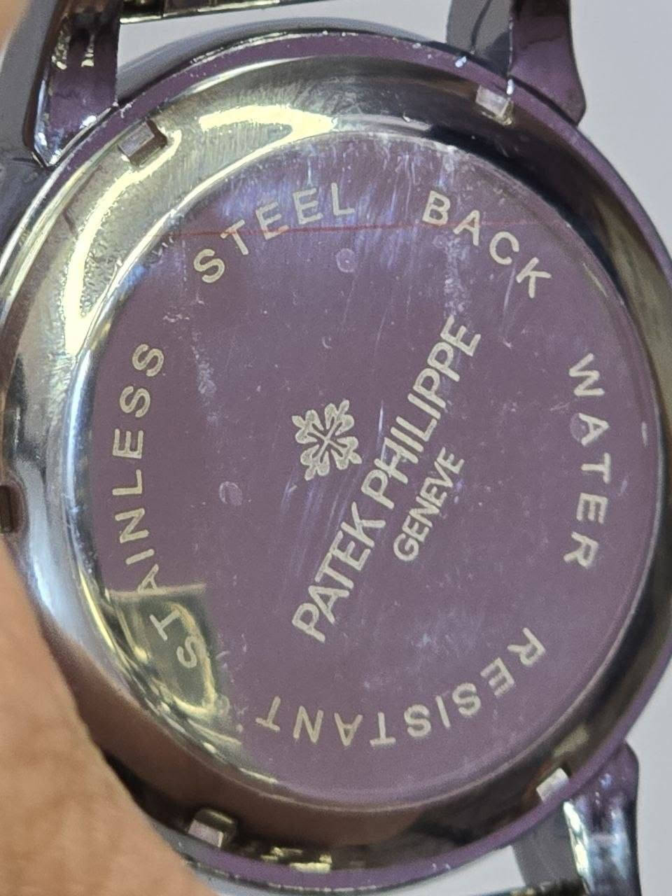 ساعة باتك فلب PATEK PHILIPPE
تحفة فنية 
لرجال الاعمال والمحبي الرسمي
مكينة كوارتز ( نظام ستوبوج) جميع السناتر شغاله 
هيكل يتانلس ستيل
ميناء مميزه نيلي مزودة بمنفذ تاريخ واسبوعي (عربي+انكليزي)
زجاج زفير مزرق ضد الخدش
مقاومة الماء والغبار 
قفل فراشة 
ساعة مختمة بالكامل

السعر :- 40 ع اول تم 
للحجز والاستفسار يرجى مراسلة الصفحه


**إذا كنت صاحب هذا الإعلان وتريد حذفه لأي سبب، رجاءا أرسل رسالة إلى الدعم الفني**