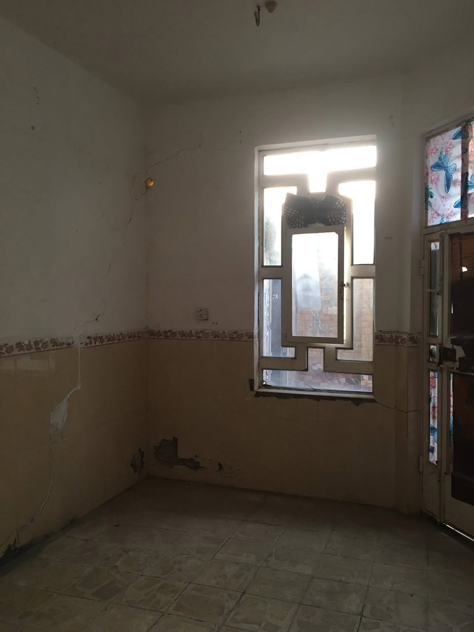 عدنا بيت للايجار بالسلام بسعر معقول
بمساحة 100 م² وطابق واحد، 
تتكون من غرفة نوم، صالة مريحة، مطبخ، استقبال، وصحيات، وتتميز بموقع هادئ ومناسب للسكن العائلي. 

للاستفسار أكثر يرجى الاتصال فقط غير متواجد عبر النت: 

*********** أو ***********
