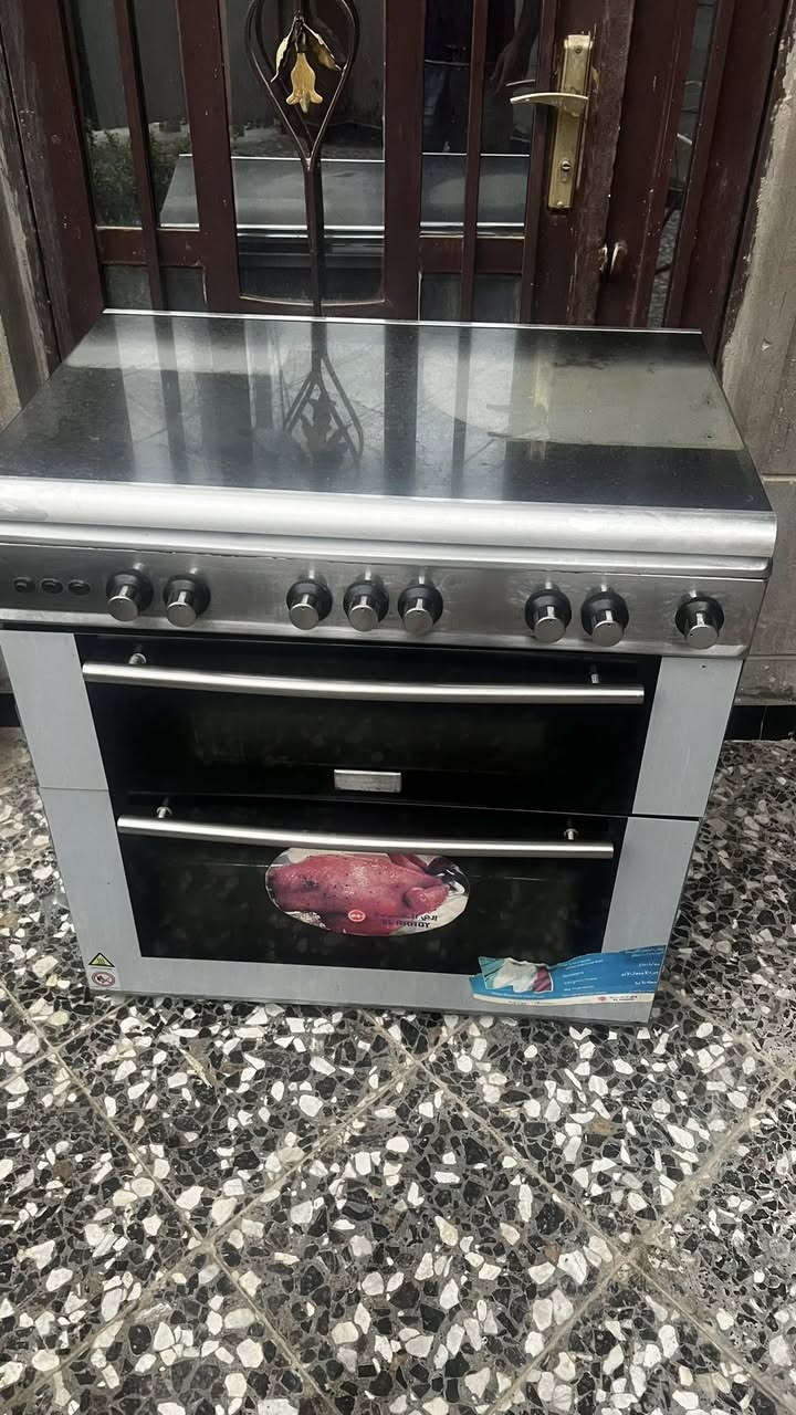 سلام عليكم فرن وطباخ للبيع الطباخ خمس عيون مابي شي ناقصه تنظيف بس تاخذه ع لفحص وكذاك الفرن السعر 300 ثنينهن الي يحب يتفضل واتساب ***********
