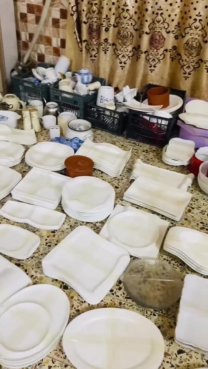 فرفوري قطع كلش حلوه بي اشكال تخبل وصناديك بيهن فرط ممالح وشغلات هواي ابيع كلهن مره وحده مابيع مفرد الاتصال ‭0777 555 3622‬ممتواجد عل فيس
