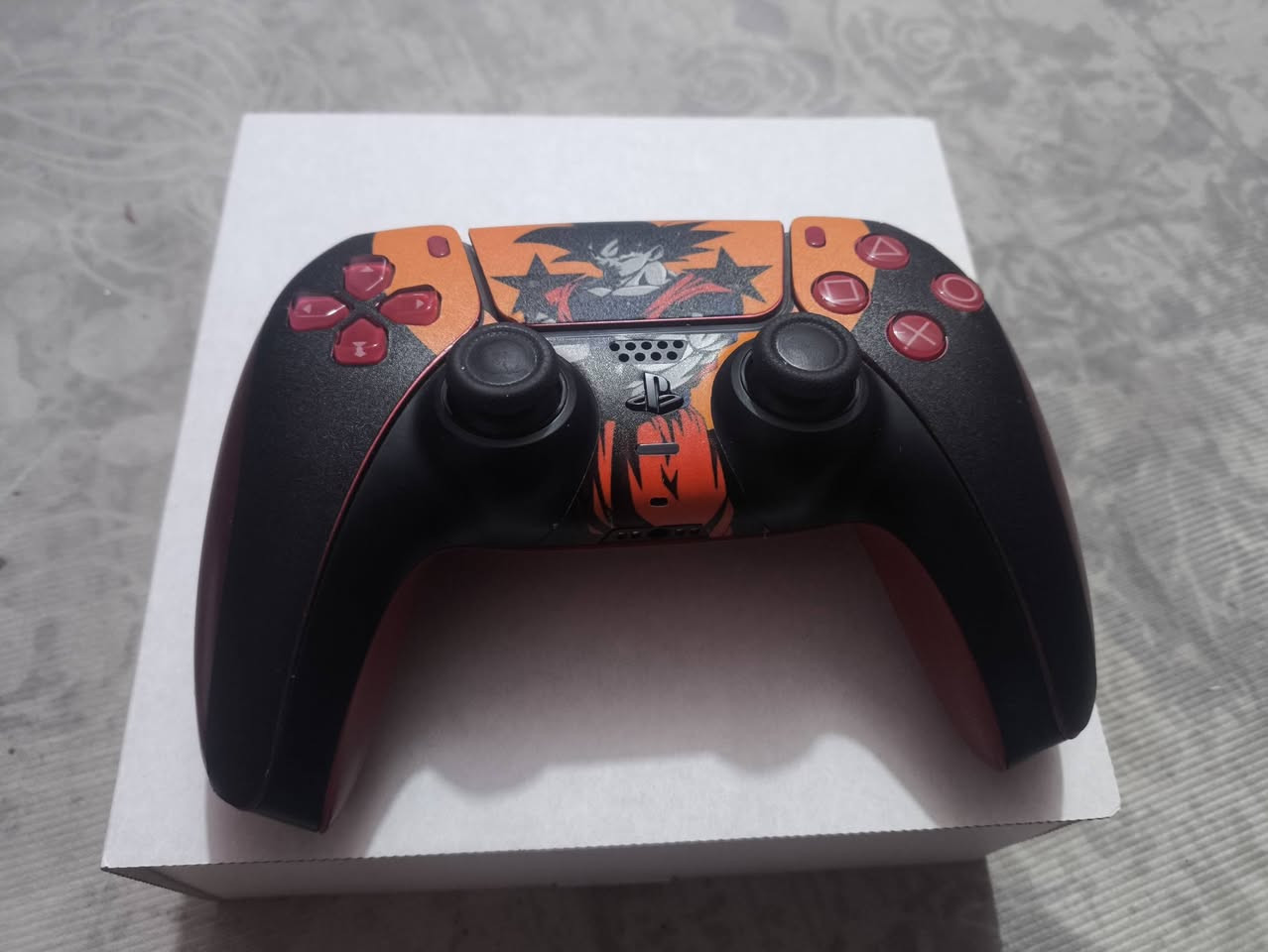 جوستك بلي 5 اصلي
اخو جديد حاطلها وشم 
ع فحص وبيها ضمان 
65 وبيها مجال حك جيه 
***********
