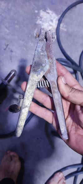 سلام عليكم شباب وشياب الكروب المحترمين عندي مكينه لحيم نوع بلغاري انتاج الثمانينات قطعه نظيفه وبلاديه تشتغل سنكل فيز مكاني بغداد وهذا رقمي للتواصل ***********
