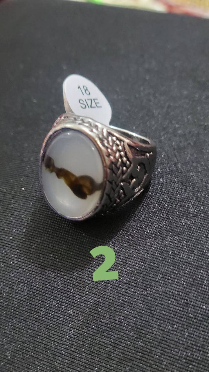 الأولى/ عقيق مشمشي لون هادئ وجذاب
الثانية/ عقيق شجري أبيض نقش طبيعي فريد
الثالثة/ عقيق مصور فص أبيض مميز
الرابعة/ عقيق كبدي صياغة يدوية ملكية
الخامسة/ عقيق يماني أحمر كلاسيكي، فخم، أصيل
السادسة/ عقيق يماني كبدي لون غامق ومهيب
السابعة/ عقيق سليماني بنفسجي تموجات لونية ساحرة
الثامنة/ عقيق برتقالي معتق تصميم قديم وتراثي
التاسعة/ عقيق سليماني ملكي خطوط دائرية نادرة
العاشرة/ حجر أوبال (عين النمر) بريق لؤلؤي ساحر
الحادي عشر/ حجر عين النمر تصميم مربع وهيبة
الثاني عشر/ حجر أزرق ملكي لون عميق وجذاب
الثالث عشر/ خاتم البومة الفضي عيون حمراء جريئة

متوفر 13 قطعه مختلفه
سعر القطعه 3000
اذا كلهن شلعه وحده احسبهن على ال35
توصيل ما عندي مكاني الرمادي


**إذا كنت صاحب هذا الإعلان وتريد حذفه لأي سبب، رجاءا أرسل رسالة إلى الدعم الفني**