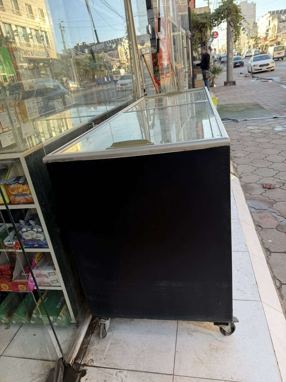 مجمده 210 سم مستعمله للبيع بحاله جيده للاستفسار ***********-***********
