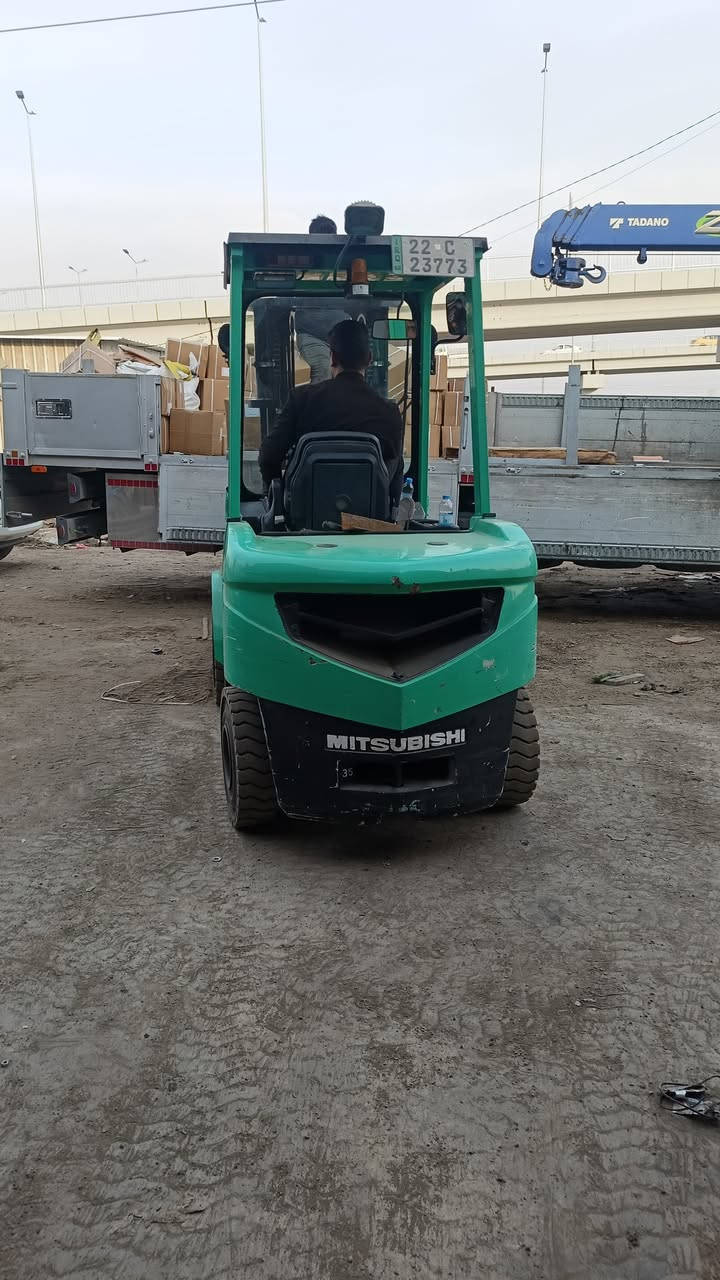 السعر200ورقه مكان بغداد موديل2014 جديده شبه الزيرو 
***********
