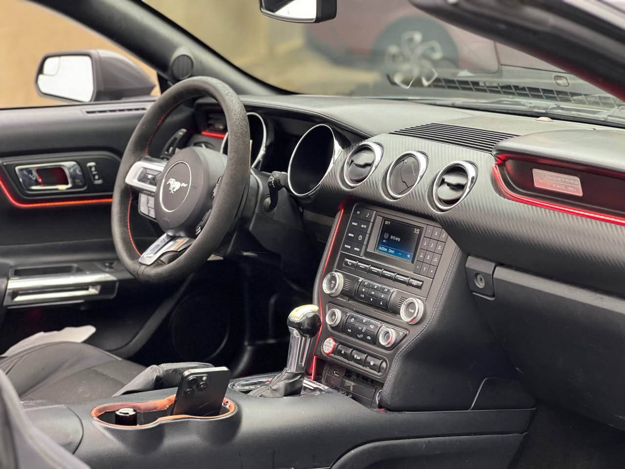 Ford Mustang 2017 V6 
فورد موستانک ٢٠١٧ 
 
مكينة 6 سلندر حجم 3.7 لتر 
ماشية 108,000 ميل فقط و بحالة جداً ممتازة

السیارة بیها بنيد و جاملغین امامي صبغ ايرباكات مرجع سستم شركة 
السيارة كلش حلوة و نظيفة

السيارة مرقمة شرط التحویل 
 
مكفولة من كير و محرك و كهربائيات کلهم شغالین

و ب سعر بلاااش(125$) ورقة و بيها مجال

مكان السيارة

دهوك -معرض ارشف R-Shev
رقم51 من معارض التيرمينال 

***********
*********** دهوك, العراق
