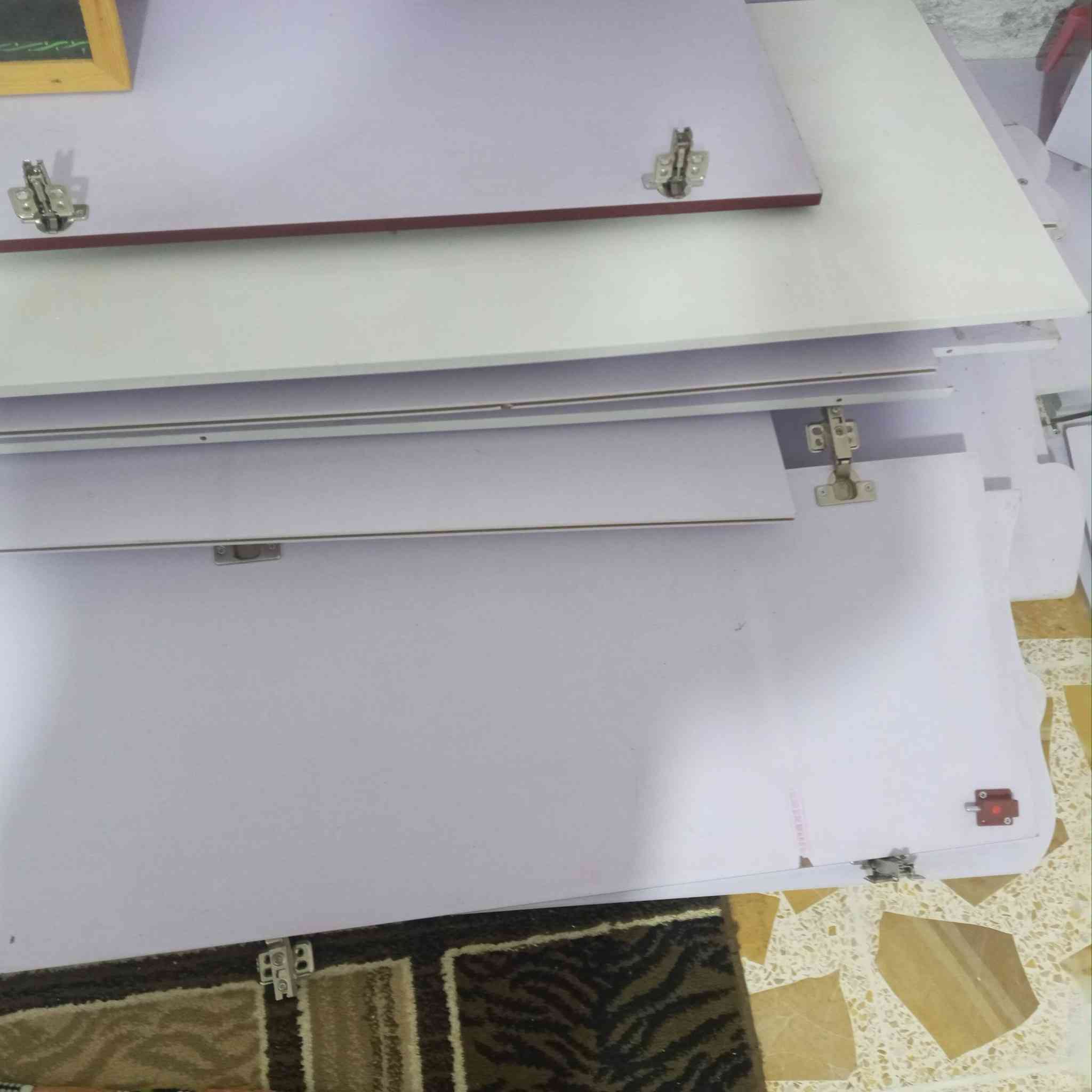 السلام عليكم 
غرفة نوم خشاب تركي
الغرفه مكونه من جربايه +كنتور+زاويه +ميز بلازما + مرايا
 الكنتور وجربايه بس ينشدن 
السعر 500 وبي مجال 
الشراي يتصل ويدلل ***********
