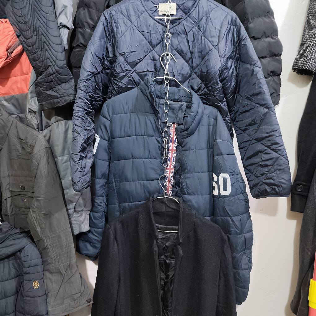 السلام عليكم تصفية محل ملابس بالة كوت وقمصلة وسترة شلعة سعر القطعة 2000 تلگط بأيدك 3000 مع ستانات عدد 4  سعر الواحد 20 تفصال وتعاليگ حديد القطعة ربع  عدد الملابس تقريب 300 قطعة

*********** المكان حي الشهداء خدمي جسر الزهور  قرب شارع مسلم عمارة, ميسان
