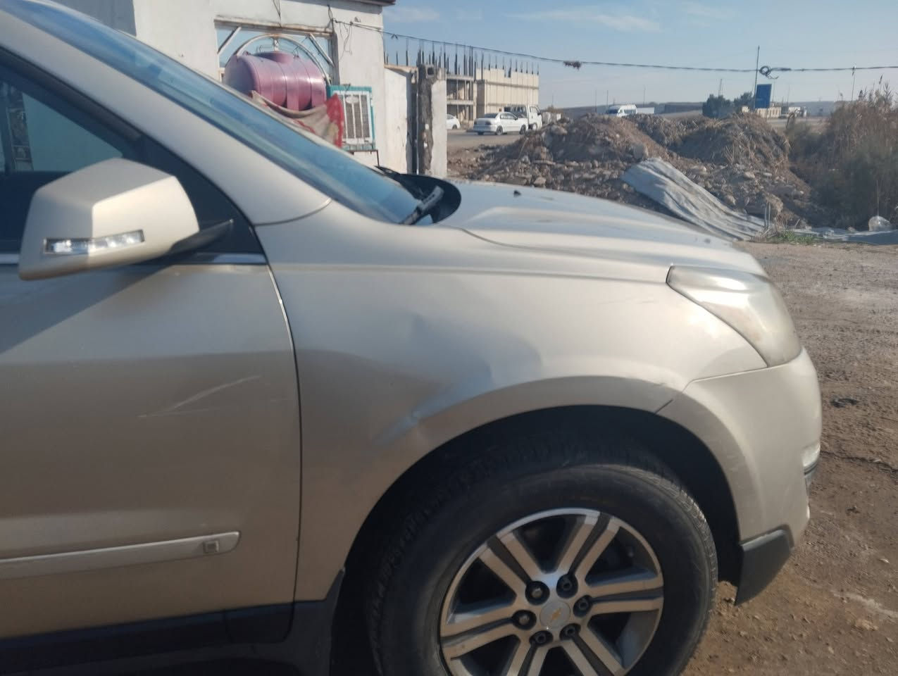 السلام عليكم 
شوفرليت ترافرس 2015 للبيع بسعر 110 ورقة و بيها مجال.
مواصفات السيارة:
سبعة راكب 
محرك 3600 vvt 
بنزين عادي 
كير ٦ سرعات 
مكان السيارة: محافظة الديوانية 
سيارة خير من الله و متانة و رزانة و جاهزة باستثناء بعض الملاحظات البسيطة و تجي تشوف و تفحص 
بقية التفاصيل موضحة بالصور 
رقم صاحب السيارة ( ابو علي)
0781 829 0395
