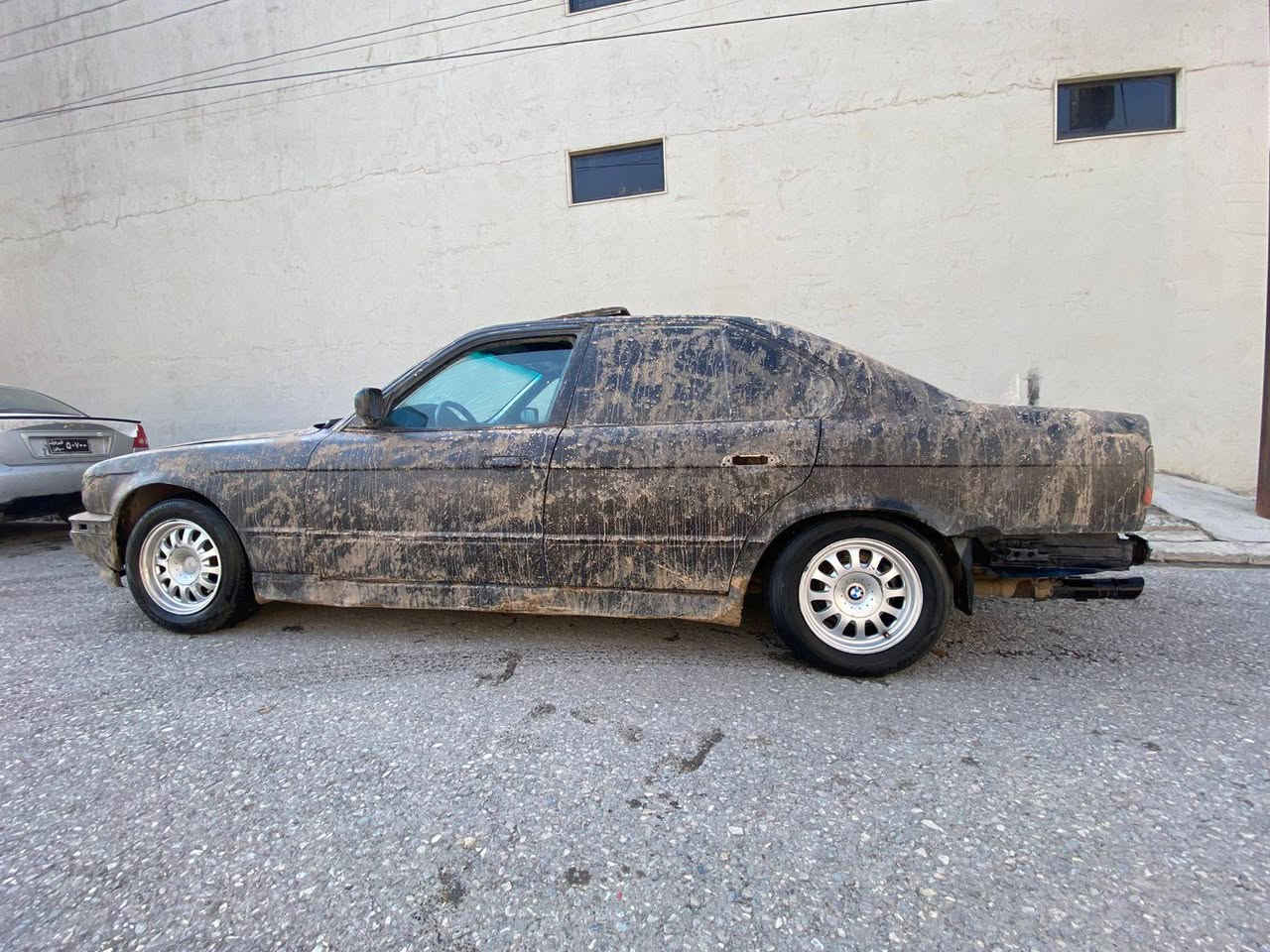 بەناوی خوای گەورە بیئم موودیل 1992 گیرعادی مەکینە کەبسی 20ت گیرومەکینو تەقورەقە ئەکسلو گاڕدن ئەلیف لو  بەشرت تاو ویڵی نویە باتری نویە سیارە کە سنەویە بەشرتی مالی مەدنی دی ڤروشم سیارە کە بەس عامیکی دەویت بی لیدانە بیشو بشتی کەبسە 
سەعر 12 ماجالیکی کم 
رقم *********** فایبر واستاب أربيل, العراق
