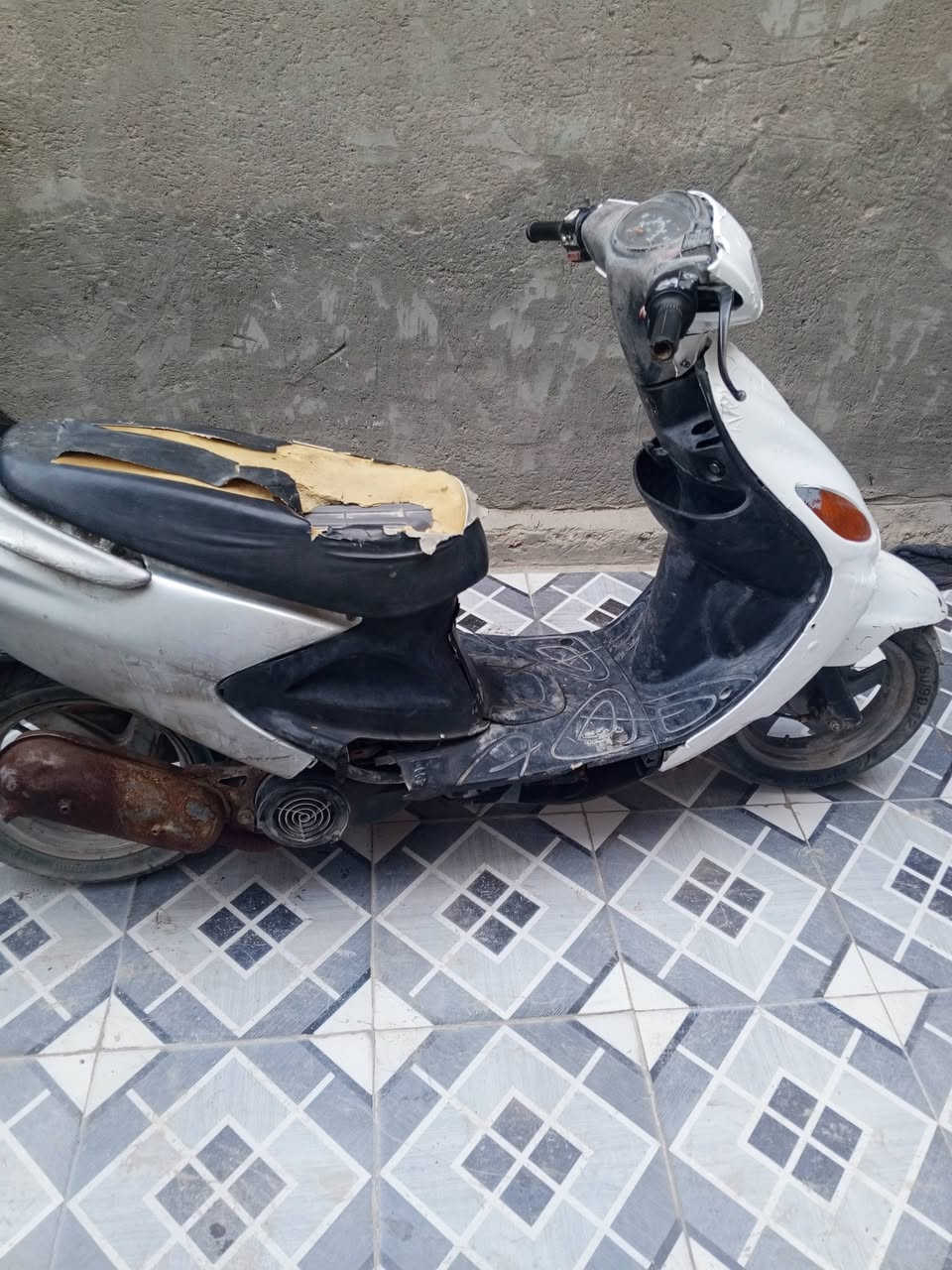 دراجه اللبيع محرك نضيف كلش كهربايات بيهن قطع بصيط كلهن شغالات سلف بس باتري عوزه مكاني كربلاء *********** 200
