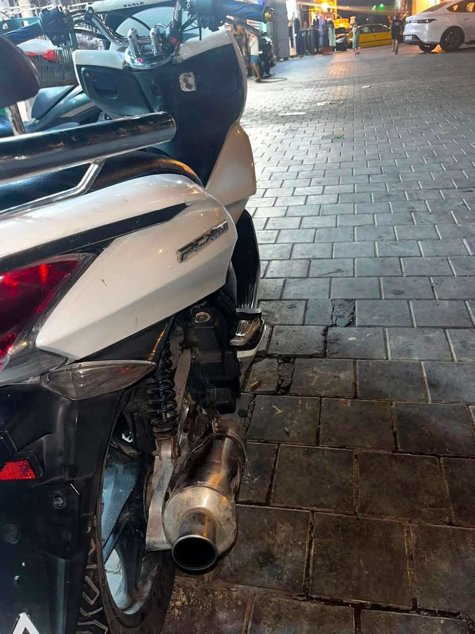 دراجه بي سي اكس جيل الاول دراجه حلوه ومرتبه سعرهه مليون وربع وبيها مجال حك الجيه *********** مدينه الصدر
