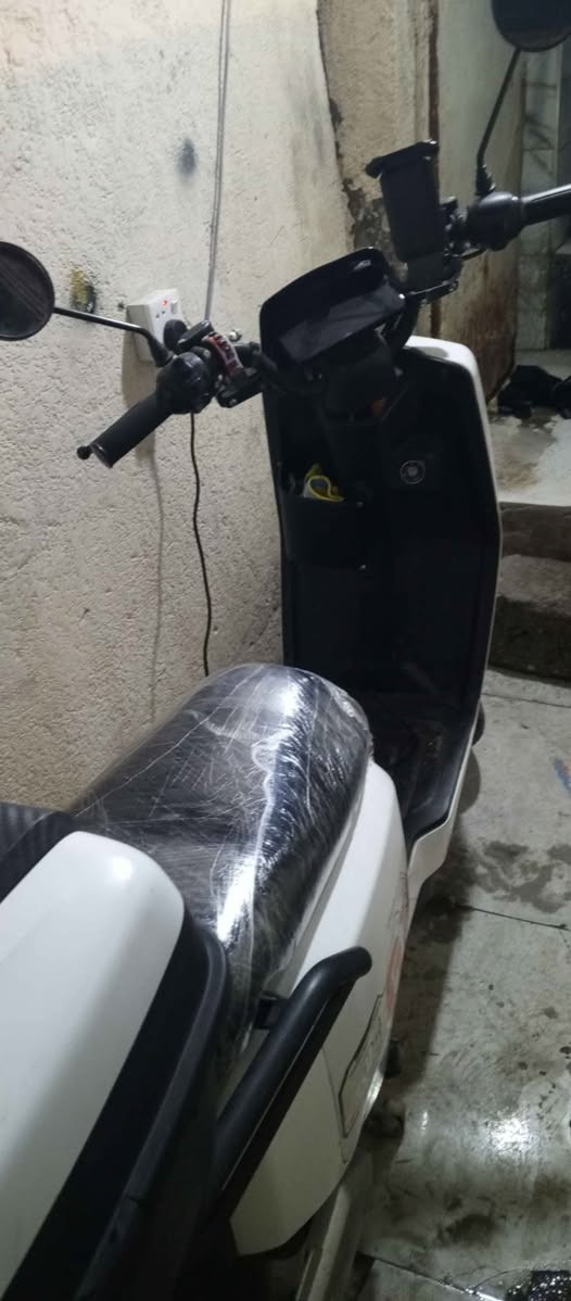 السلام عليكم دراجه شحن مديل 2025 
دراجه خير من الله نضيفه بس ما عده بل صفحه يسرا بيه شخط فط. ***********
تمشيك 70 كيلو
4 بطاريات جدد ما مبدلات لايت عالي ناصي شاير يمنه يسرا هورن ام بي ثري 
عنوان جمهوريه
سعرها 600 وبيه مجال البصرة, العراق
