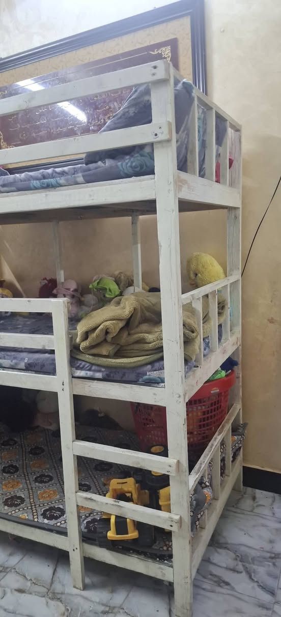 السلام عليكم 
جربايه خشب للبيع مستعمله ثلاث طوابق 
الارتفاع ١٨٠سم الطول ١٨٠سم العرض ٨٥ سم 
العنوان /ديالى/ بعقوبه /الجاهزه 
قيم بالي يرضى الله وتعال اخذه 
***********
