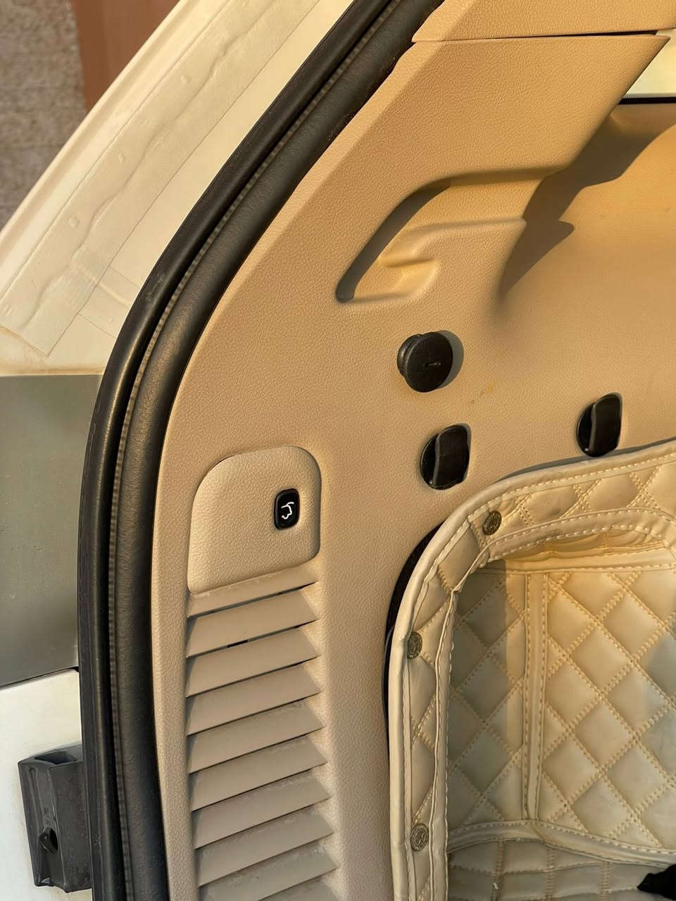 Jeep Limted
2019 خليجي  

وكاله ليث العبيدي بحاله الزيرو ماشيه 66 الف فقط 

وحقيقي , فوول مواصفات , بصمه , بصمه ابواب , كراسي كهرباء , دواخل جلد , بنوراما , ويل الكبير , بك لايت Led , جنطه كهرباء , ترحيب , شاشه , كامرة خلفيه ,  تبريد شاشه , تحكمات ستيرن , دشبول ديجتل , , خزن ميموري 

🔴 سعر السيارة  -272

بنوراما , رادارات جانبيه , مانع تصادم , مانع انحدار , مانع انزلاق ,  شاشات خلفيه ثنين , تبريد قطعتين ? لدات اماميه , مكينه 6 سلندر  ,  ستيرن كهربائي, تدفئة ستيرن , تدفئة كراسي , تبريد كراسي ,  رقم الجديد اربيل ,  
بيها صبغ ربع اجاملغ امامي وبيها طخه عل وضعها بالجاملغ خلفي مال جهه سايق طعجه مامرجعها بعدني وباقي سياره كفاله ,  فور ويل 4x4

رقم صاحب السيارة : ***********

🔴 سعر السيارة  - 272

مكاني ببغداد العامرية
