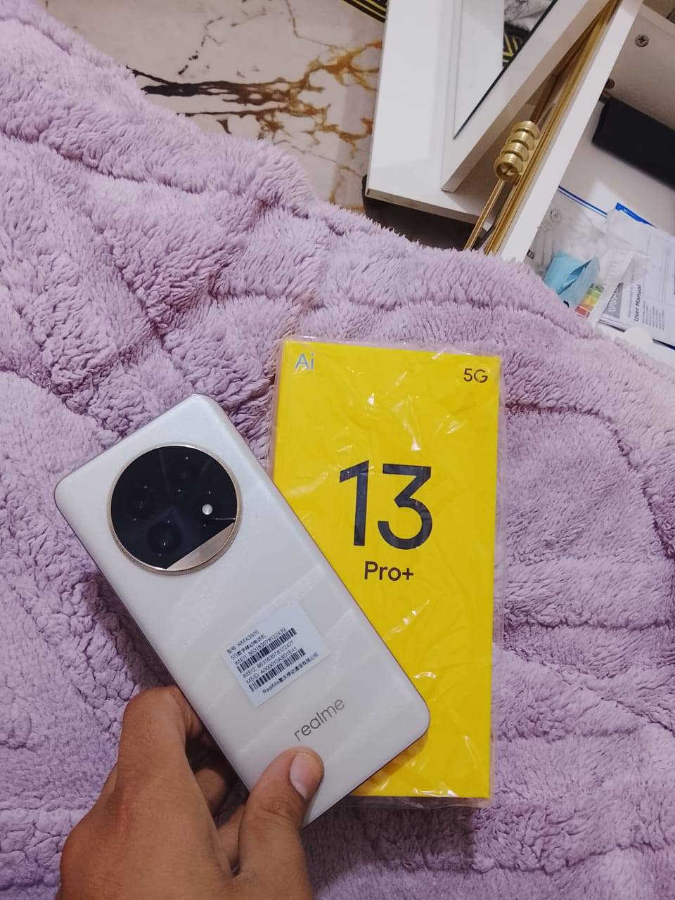 السلام عليكم 
الغني عن تعريف جهاز ريلمي 13برو بلس ذاكره 512 العشوائيه 12 جهاز نضيف شوفت عينك شاحنه 80واط
كامره 50 ميكا بكسل فول مواصفات الجهاز خير من الله سعر الجهاز 350 بي مجال مكاني نجف حي الميلاد ***********
