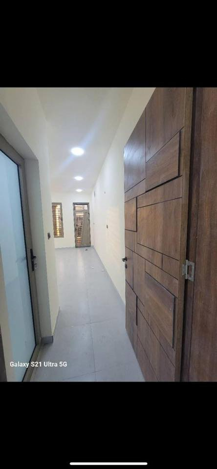 السلام عليكم عقار للبيع طابو ملك صرف
مساحة 90 م
3 غوف نوم الطابق الاول غرفه  
الطابق  الثاني غرفتين (وحده سويت)
مناور عدد2 
مطبخ حار وبارد 
حمامات 3 مع واحد خارجي ..سطحين امامي وخلفي 
العنوان الدورة شارع 60 خلف مكتب النائبه وحده 
الجميلي مباشر
متوفر واتس اب ***********
