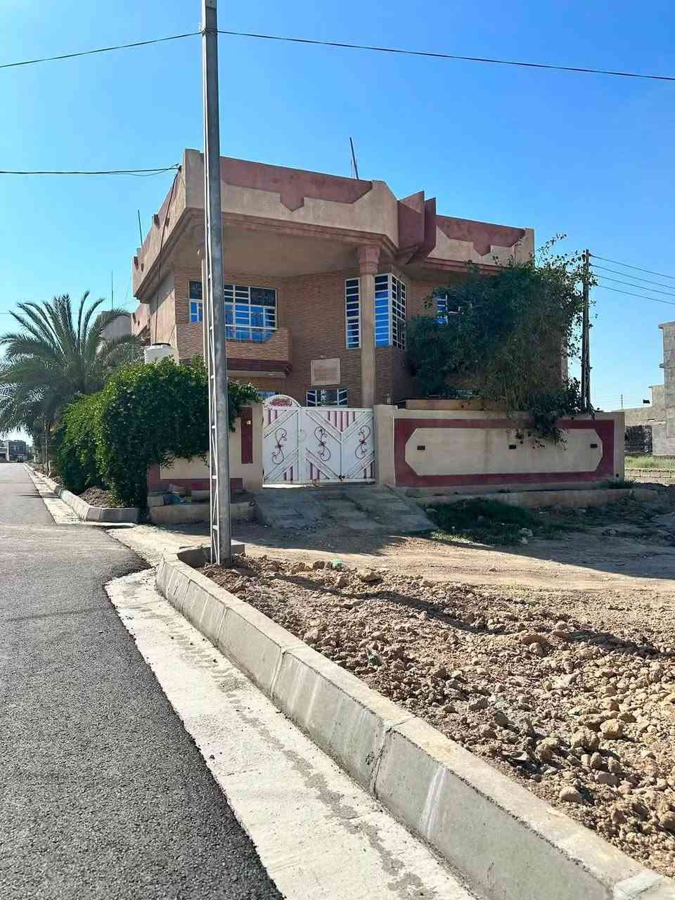 السلام عليكم
دار للبيع طابو ملك صرف المساحه ٢٥٠م ركن على شارع ٣٠
الموقع بعقوبه باب الدرب منطقه ١٤ مركز بعقوبه 
الخدمات كامل ماء+كهرباء+مجاري+تبليط 
نوع البناء طابوق +الداخل سيراميك ازاره كامل البيت ١٢٠م+ارضيه بورسلين قاطين بيت خير من الله تفاصيل.  ***********
